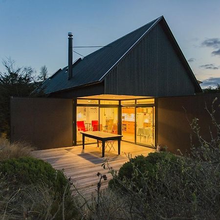 The Black House With Stunning Outdoor Bath レイク・テカポ エクステリア 写真