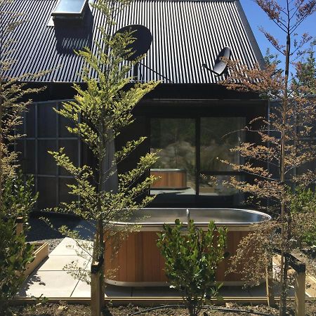 The Black House With Stunning Outdoor Bath レイク・テカポ エクステリア 写真