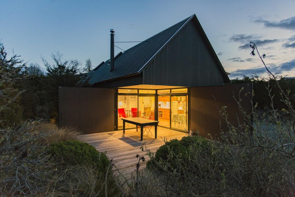The Black House With Stunning Outdoor Bath レイク・テカポ エクステリア 写真