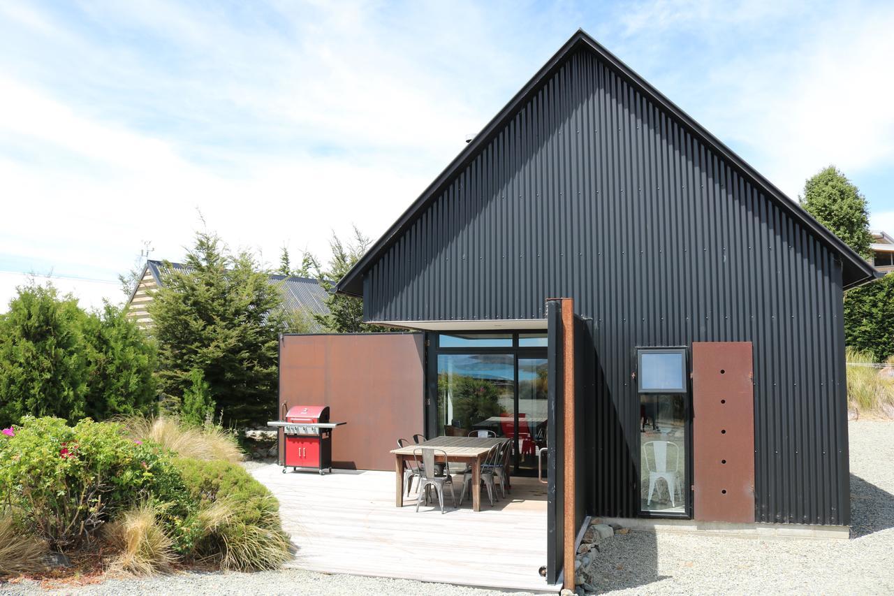 The Black House With Stunning Outdoor Bath レイク・テカポ エクステリア 写真