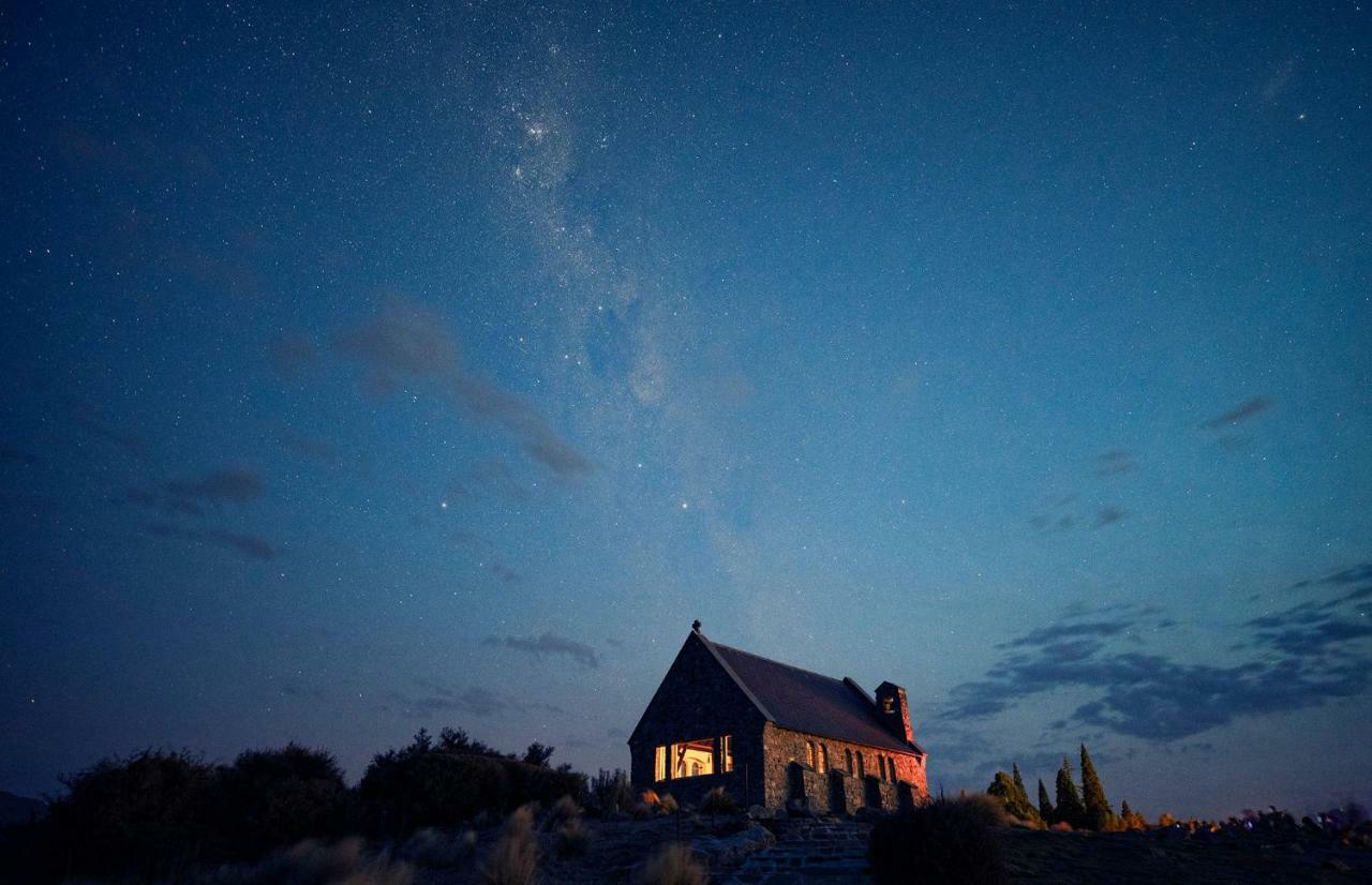 The Black House With Stunning Outdoor Bath レイク・テカポ エクステリア 写真