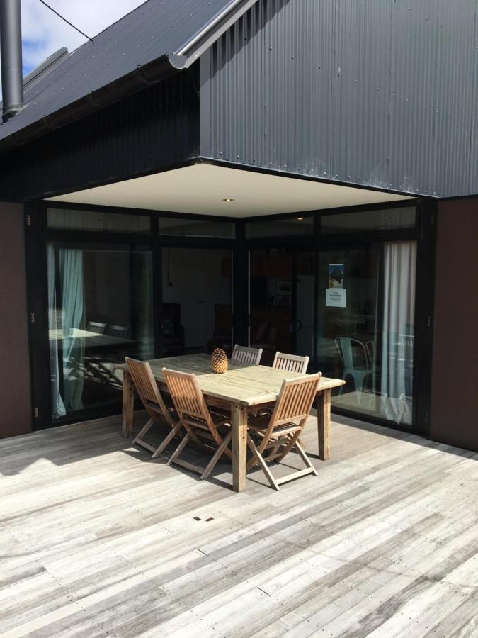 The Black House With Stunning Outdoor Bath レイク・テカポ エクステリア 写真