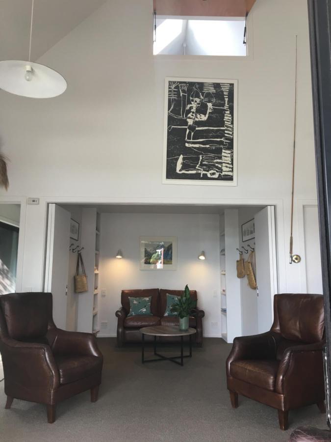 The Black House With Stunning Outdoor Bath レイク・テカポ エクステリア 写真